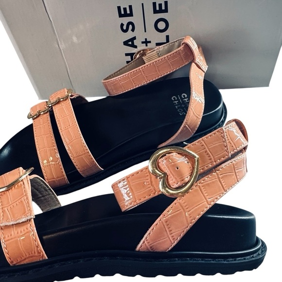 CHASE AND CHLOE. Elaxi Flatform
Sandal (Women) size 8 - Picture 6 of 8